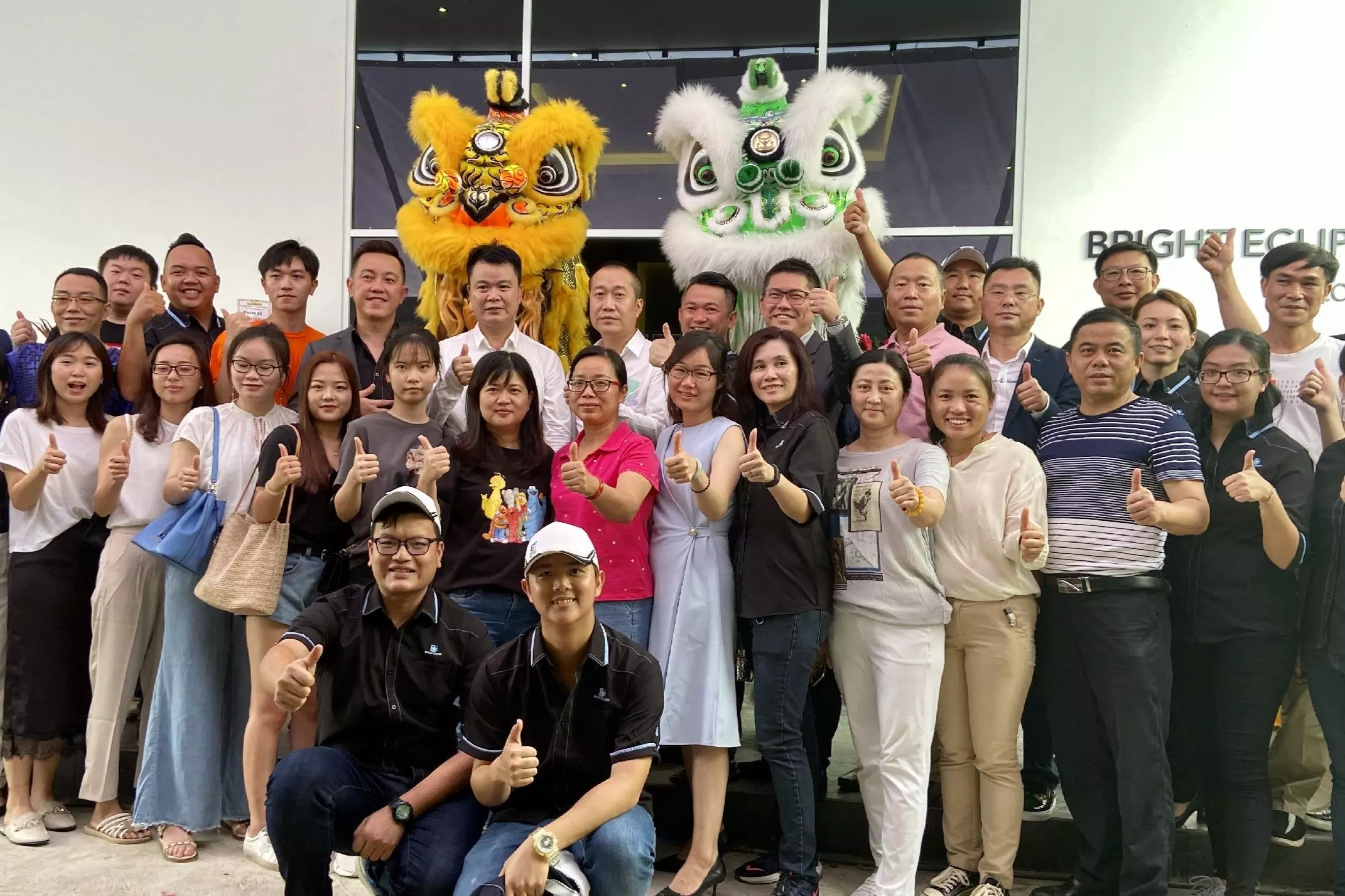 Vetro II Sales Gallery attendees