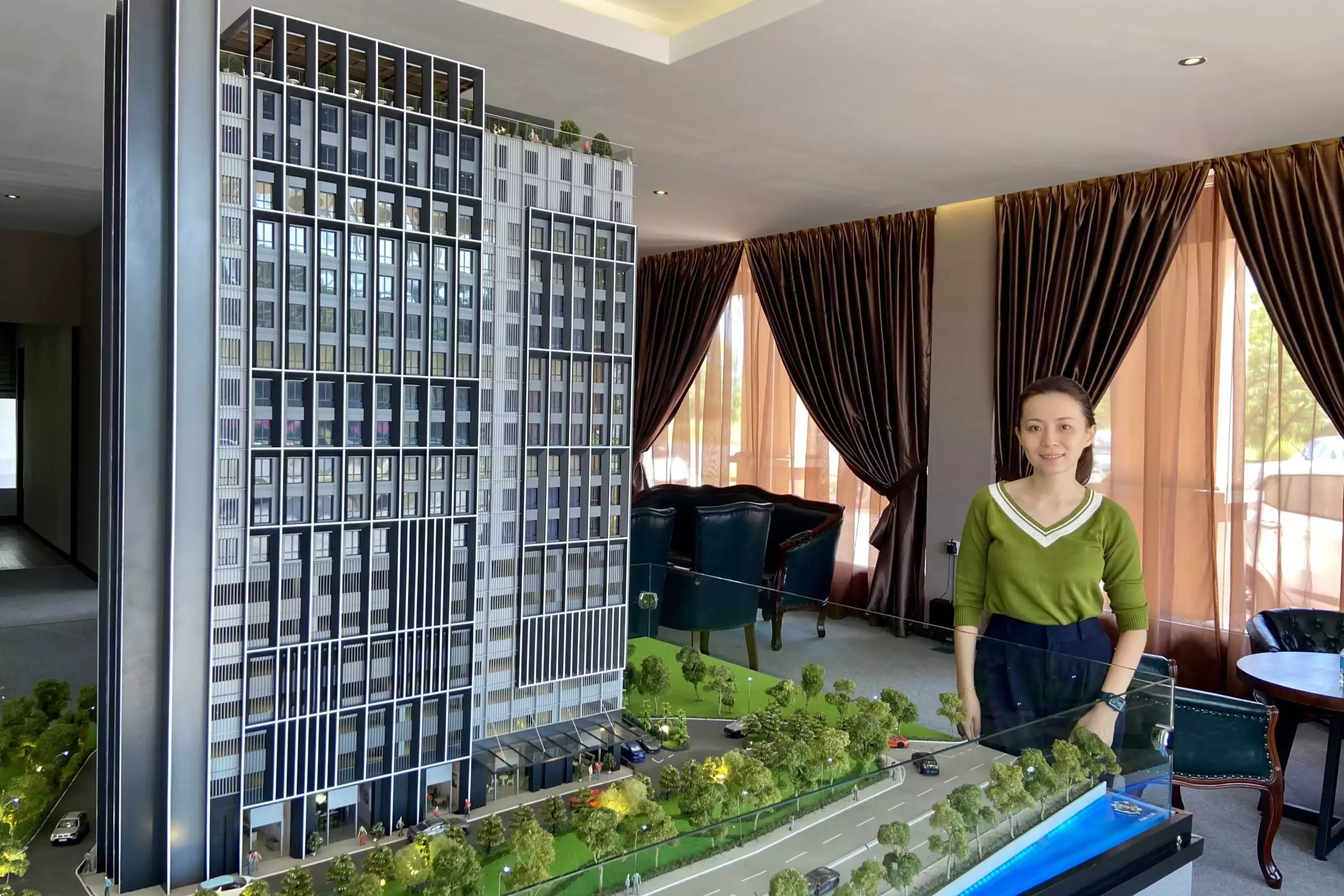 Aton Group Sales and Marketing Director, Ms Ellen Tang at the Vetro 11 Sales Gallery